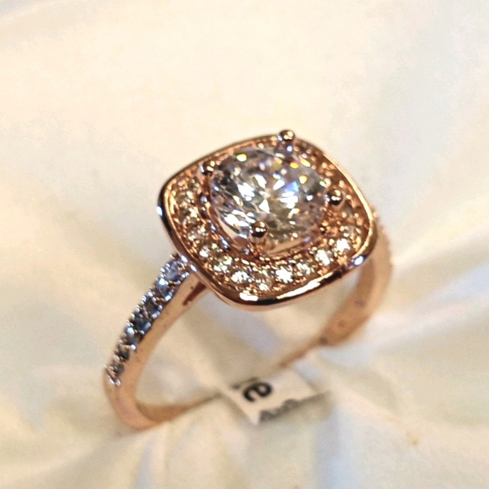 Rose gold, white sapphire, cubic